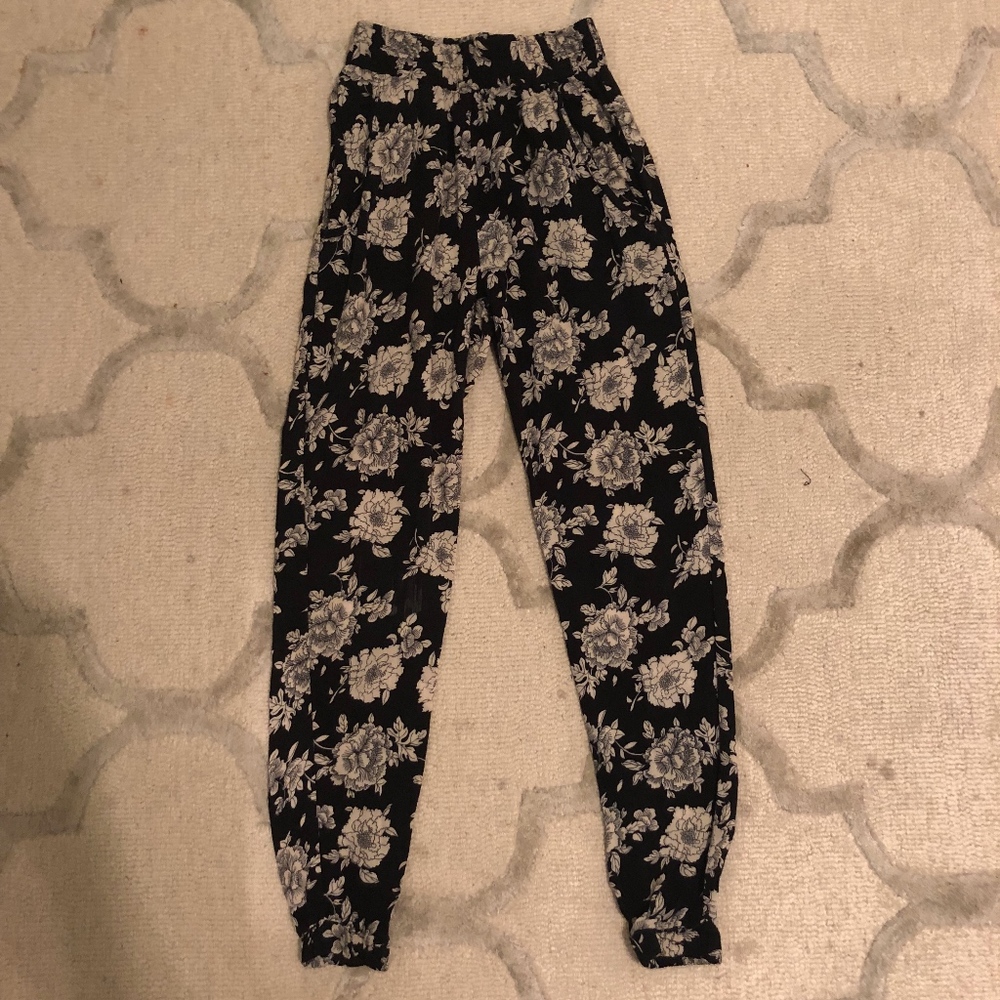 Floral print Brandy Melville Joggers
